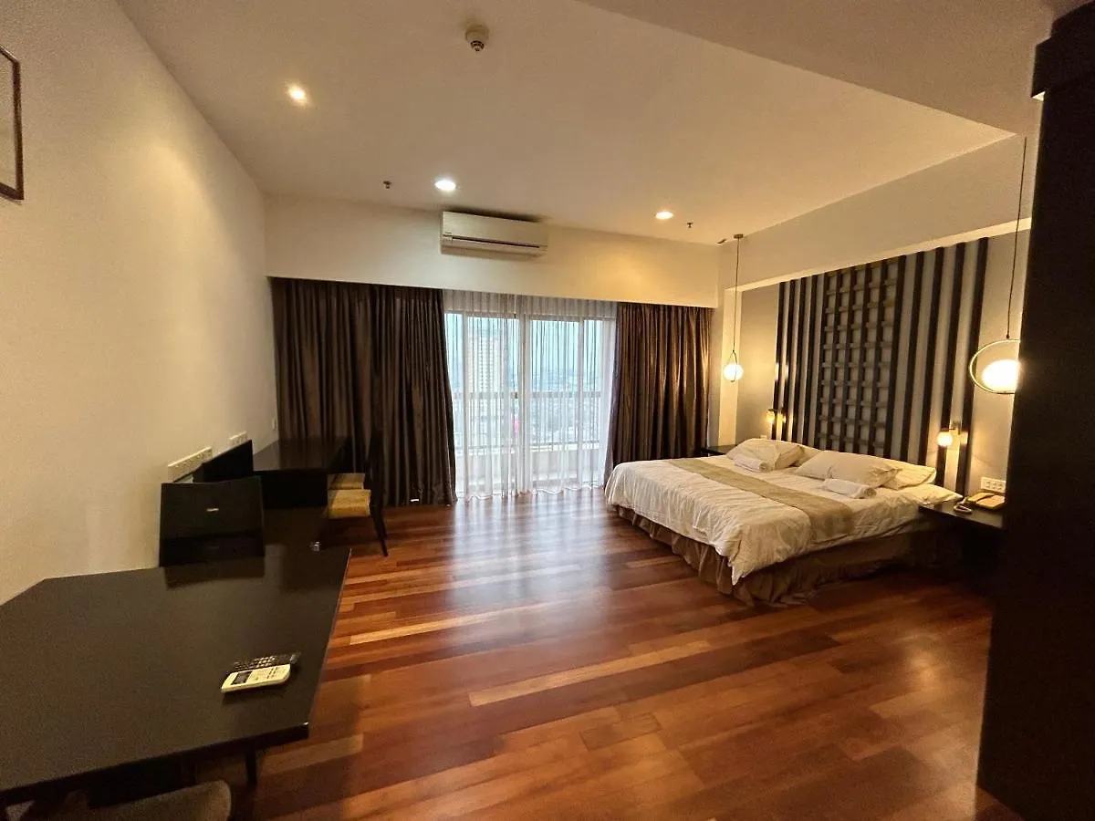 Sunwaypyramidfamilysuite-2-4Px-Netflix-Balcony-Super Fast Internet Petaling Jaya Malaysia